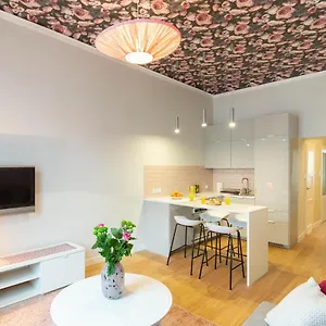 Glamorous And Brand New 2 Bedroom Kraków